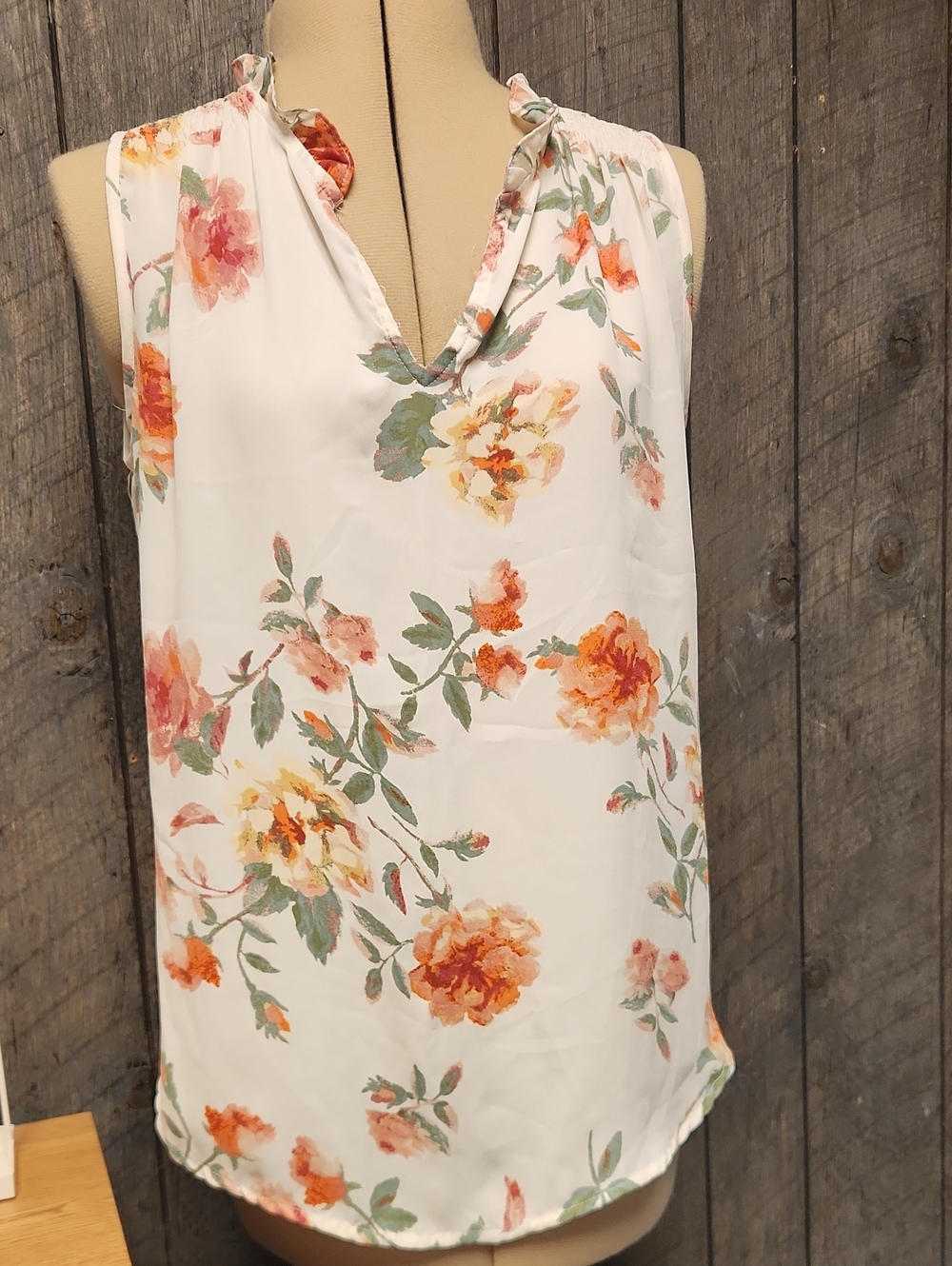 Violet & Claire White Floral Sleeveless V-Neck Camisole